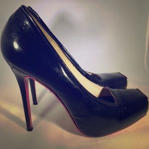 Alexander McQueen Black Patent heels